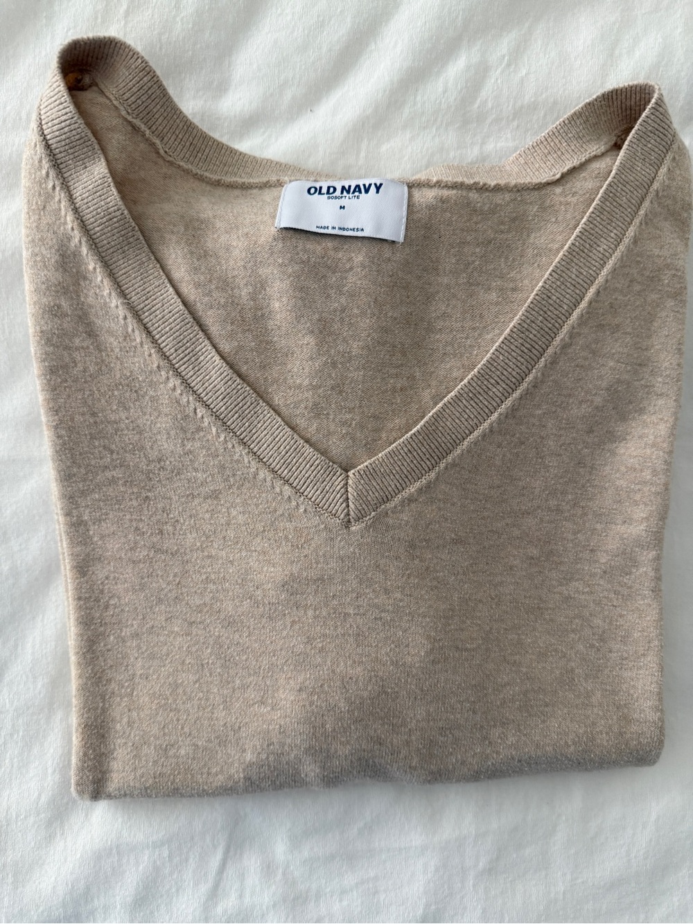 Old Navy Women's V-Neck Sweater in Taupe